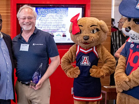 MIS Professor of Practice Bill Neumann receives the African American Community Council's Distinguished Faculty Award