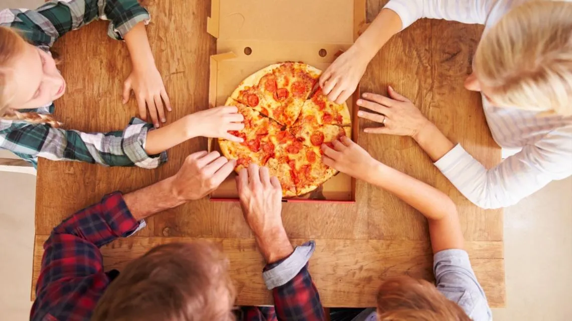 people grabbing pizza