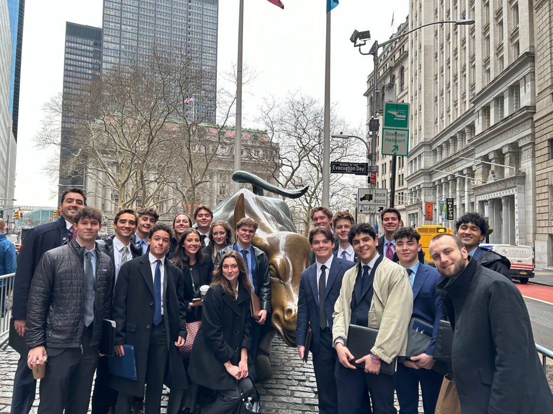 Picture of Wall Street Scholars students at the Charging Bull in New York City.
