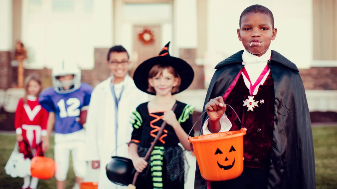 kids trick or treating for halloween