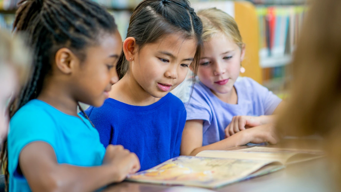 children reading