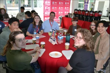 Group picture at table 