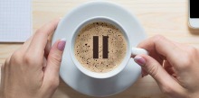 Coffee cup with pause button